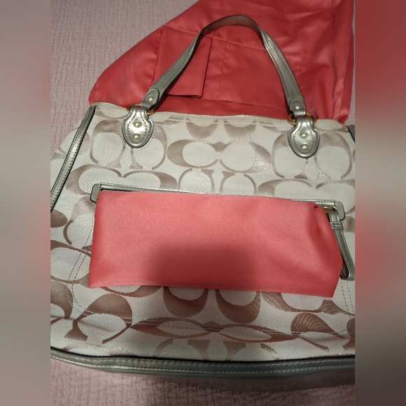 Coach Poppy Metallic Signature Tote 22447 Great condition - Picture 10 of 13